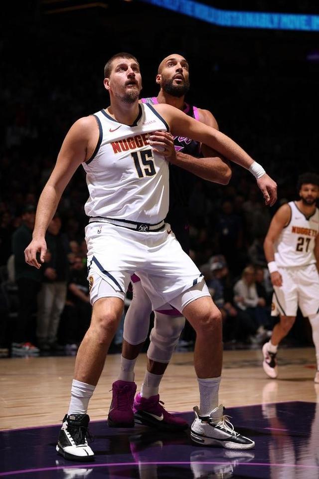 芒果体育-转折点丹佛掘金队长鼓劲；全明星赛今晨攻防权衡；赛场秩序良好；更衣室氛围转暖(密尔沃基雄鹿vs丹佛掘金)